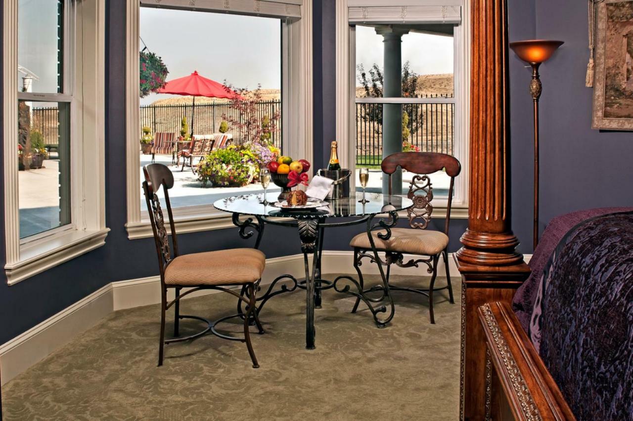 Bed and Breakfast Cameo Heights Mansion And The Vine Fine Dining Restaurant à Touchet Extérieur photo